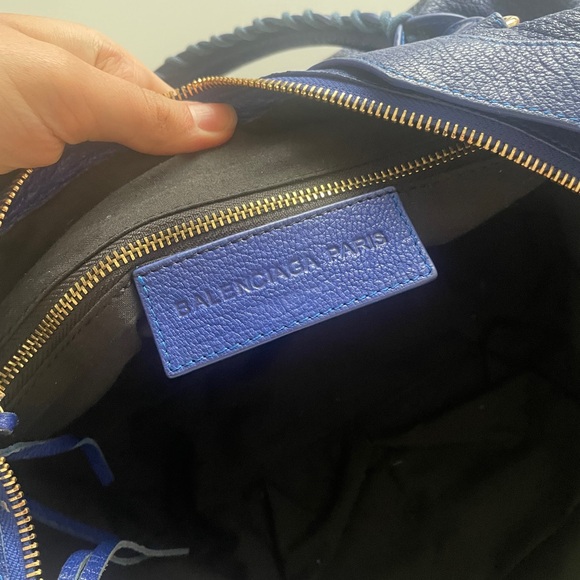 Authentic Balenciaga bag- hardly used. - Picture 7 of 7